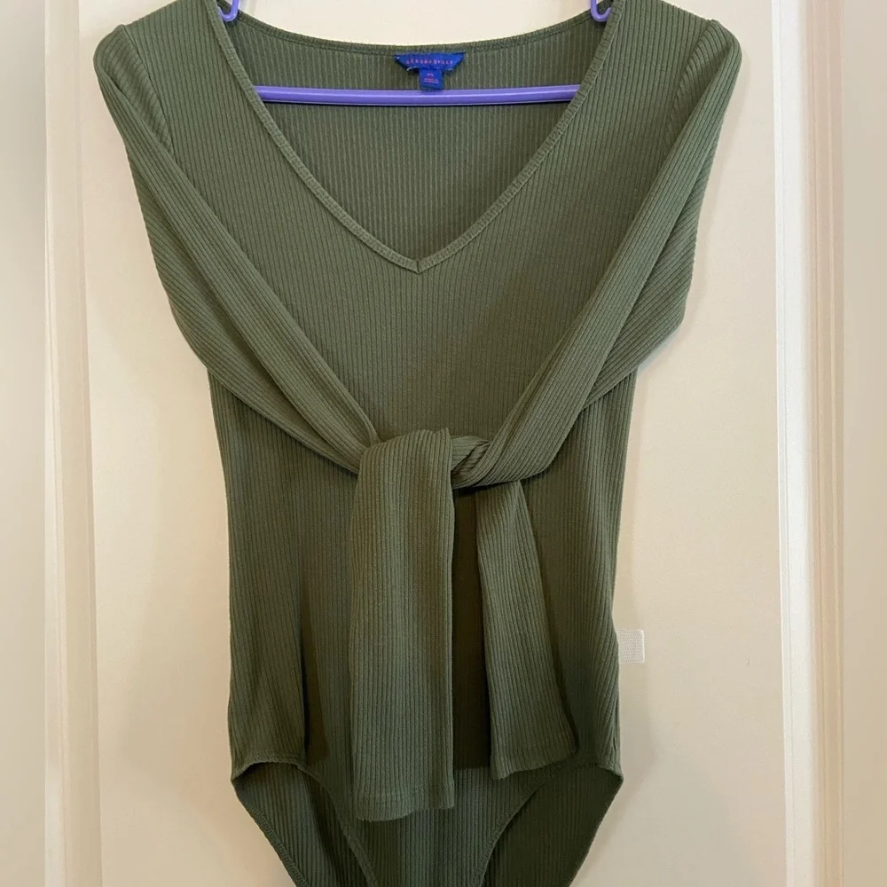 Aeropostale GUC Sz-XS Ribbed Bodysuit-3 Small Snaps-Long Sleeves, Low V-Neckline - Picture 16 of 16